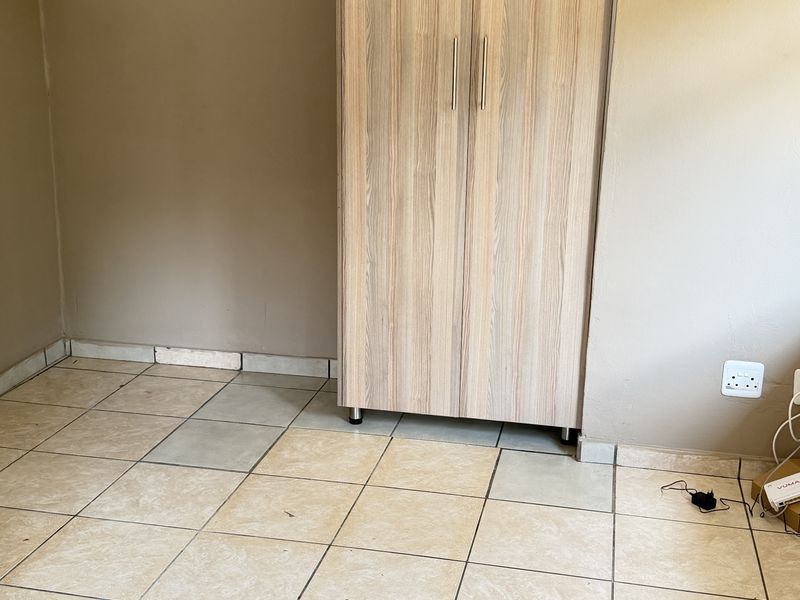 Secure 1-bedroom Apartment In Alexander Street, Birchleigh - Photo 7