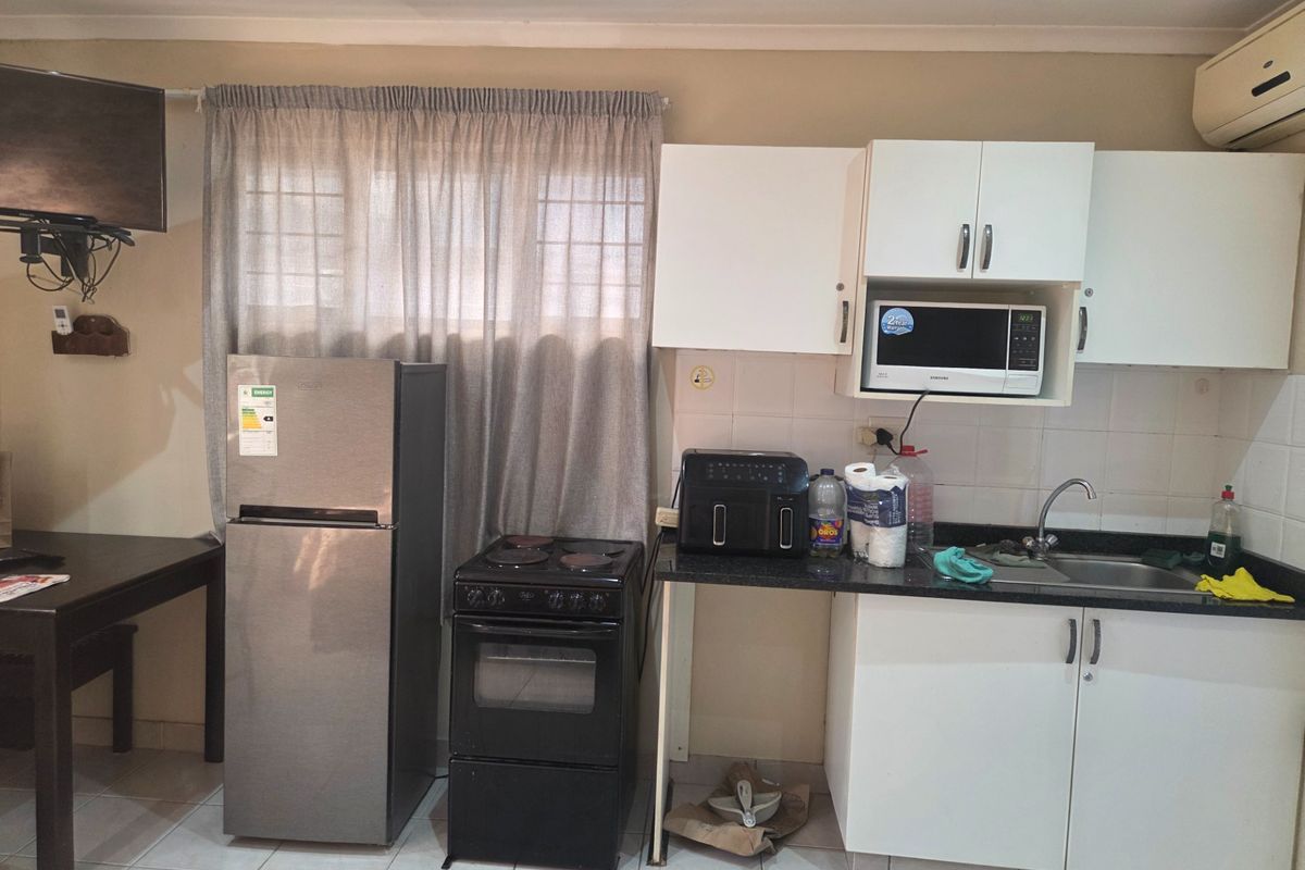 Secure 1-Bedroom Apartment Studio Unit In Umhlanga - Photo 2