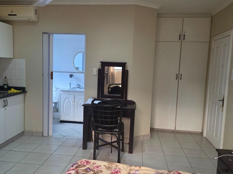 Secure 1-Bedroom Apartment Studio Unit In Umhlanga - Photo 3
