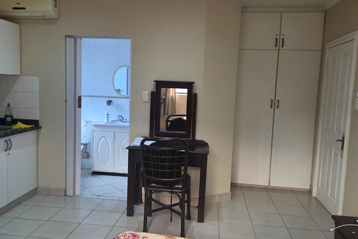 Secure 1-Bedroom Apartment Studio Unit In Umhlanga - Photo 3