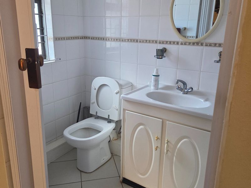 Secure 1-Bedroom Apartment Studio Unit In Umhlanga - Photo 5