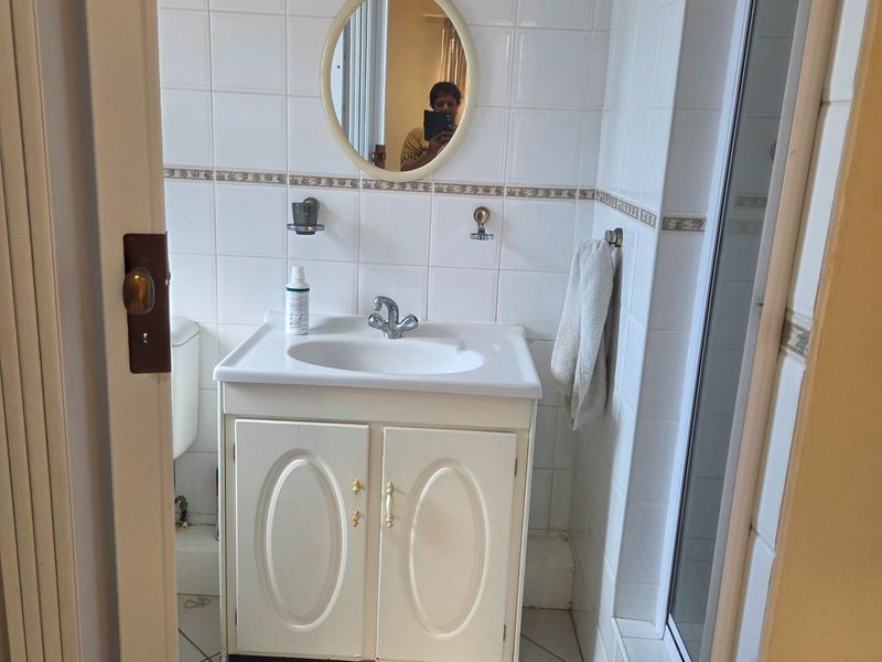 Secure 1-Bedroom Apartment Studio Unit In Umhlanga - Photo 4