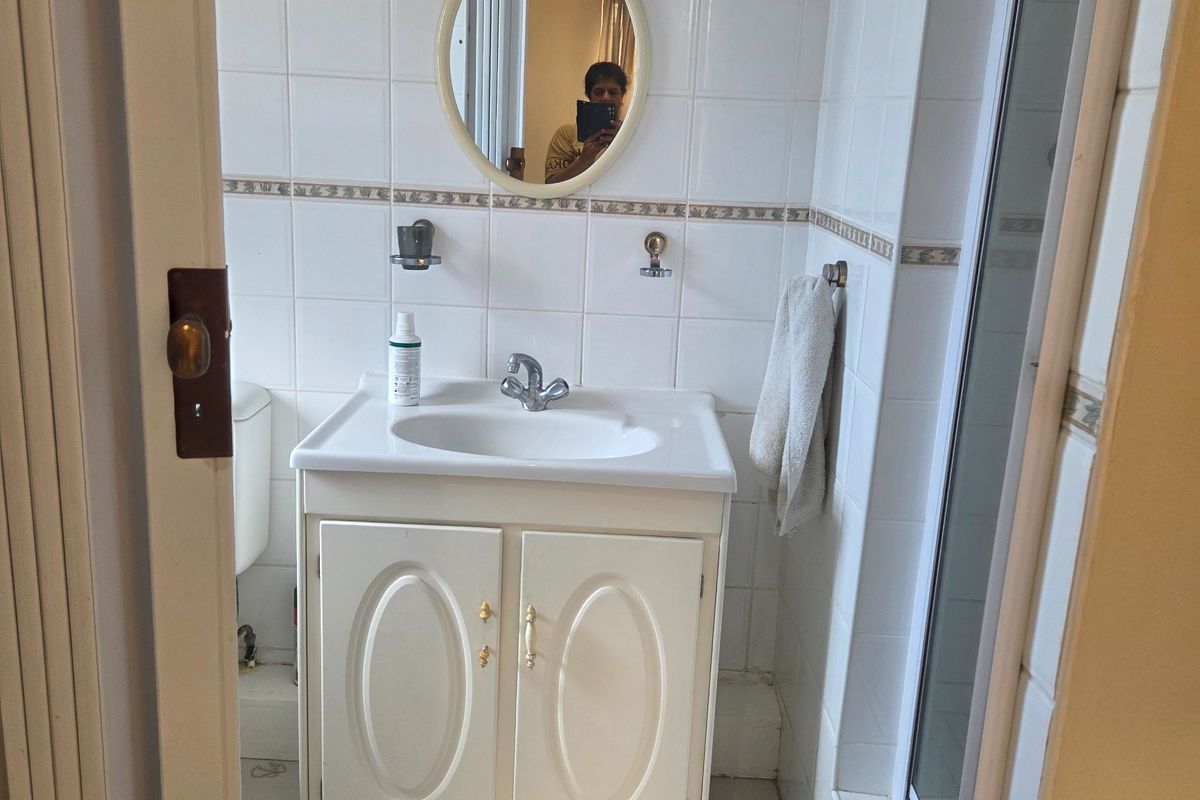 Secure 1-Bedroom Apartment Studio Unit In Umhlanga - Photo 4