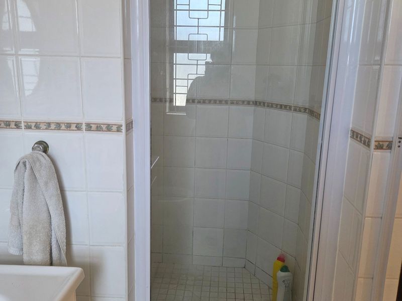 Secure 1-Bedroom Apartment Studio Unit In Umhlanga - Photo 6