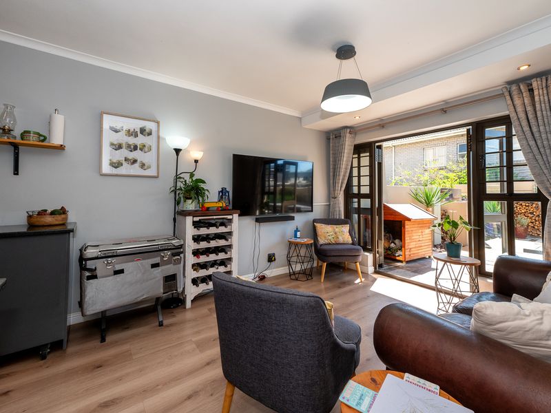 Secure 2-Bedroom And 1-Bathroom Apartment In Arum Road, Table View - Photo 8