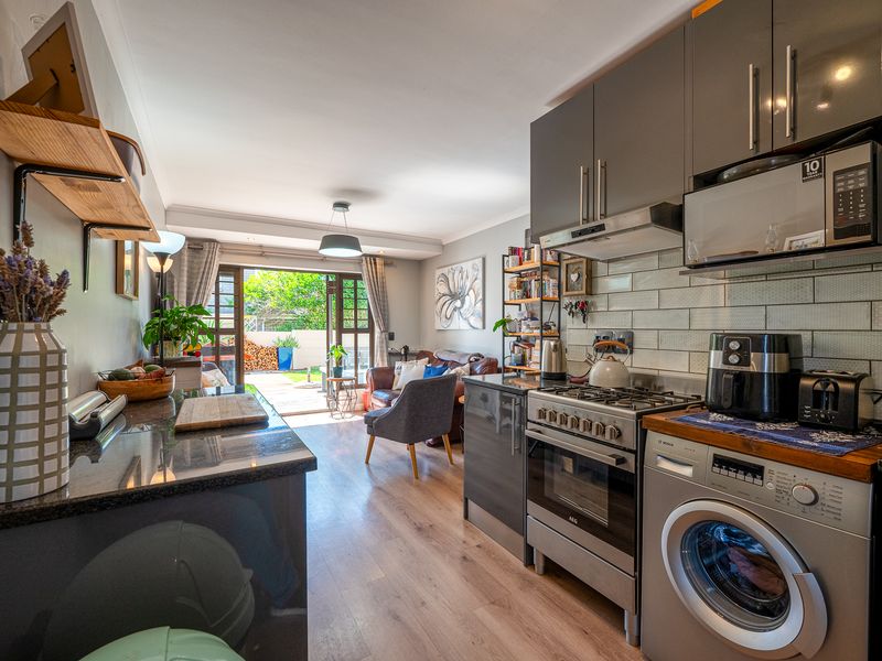 Secure 2-Bedroom And 1-Bathroom Apartment In Arum Road, Table View - Photo 5