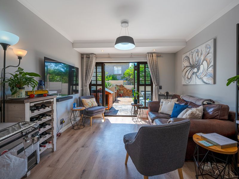 Secure 2-Bedroom And 1-Bathroom Apartment In Arum Road, Table View - Photo 6