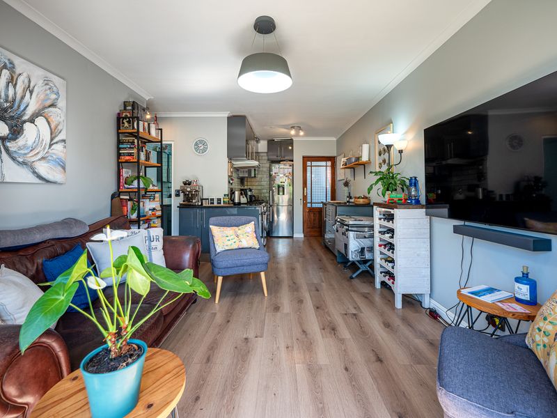 Secure 2-Bedroom And 1-Bathroom Apartment In Arum Road, Table View - Photo 2