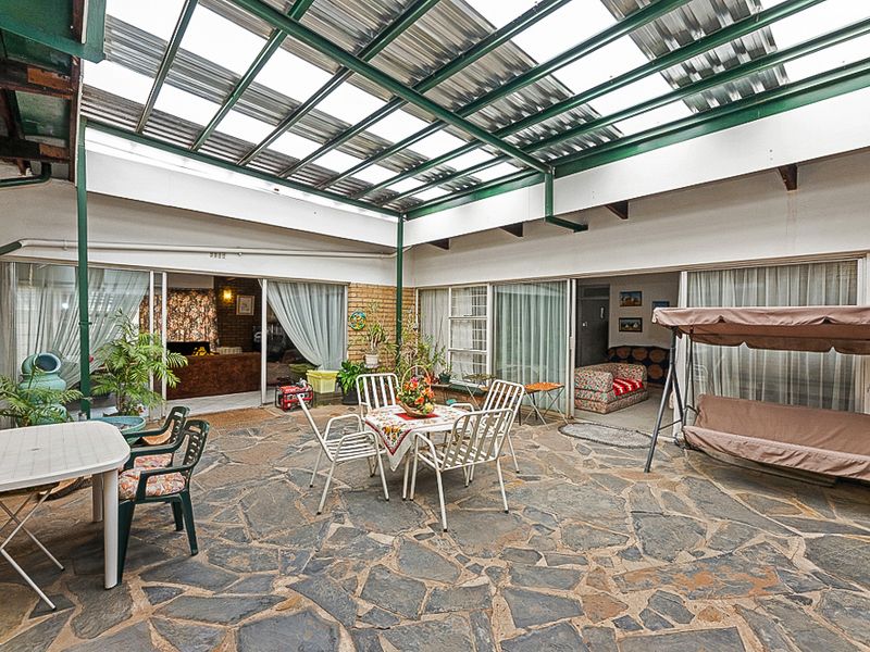 4 Bedroom House - Photo 2