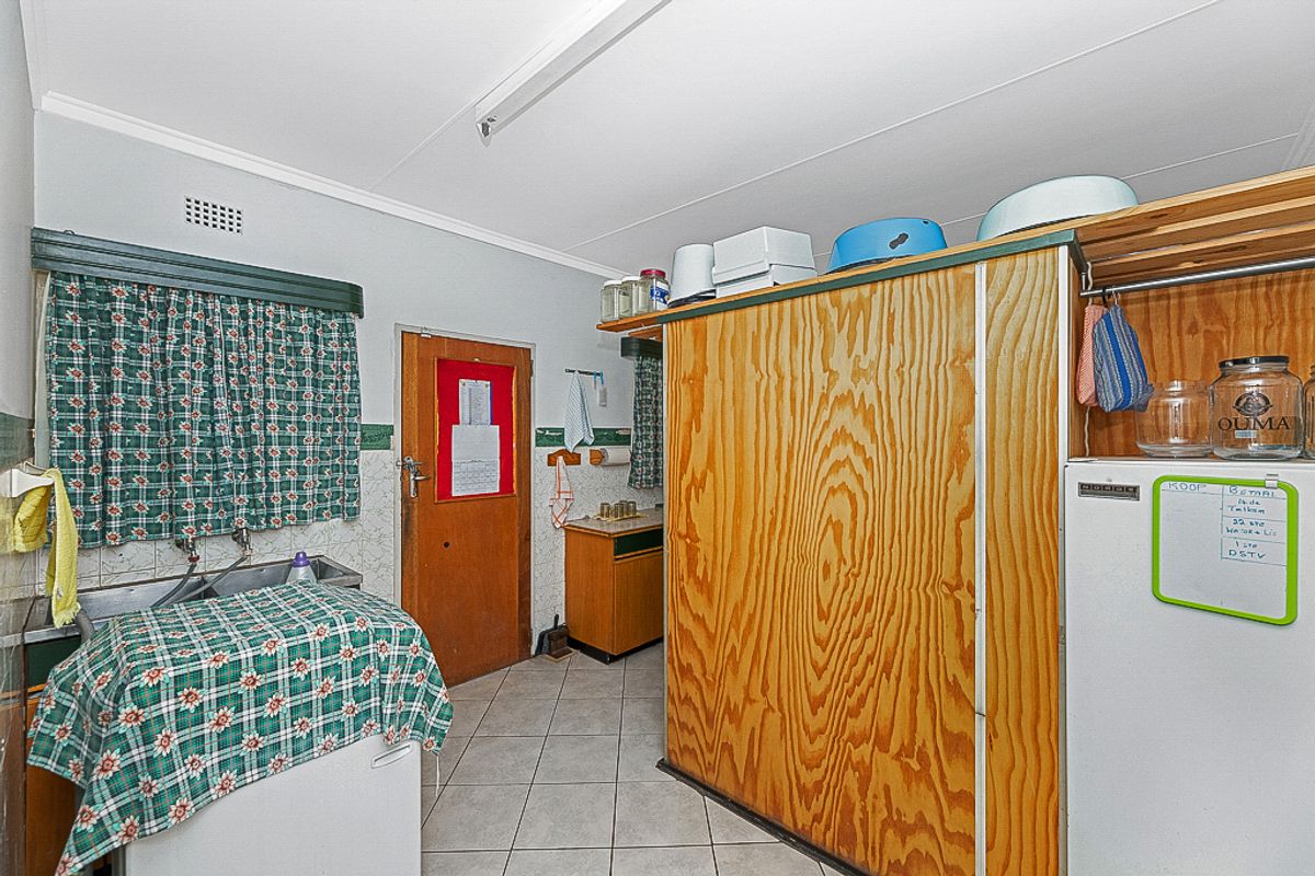 4 Bedroom House - Photo 5