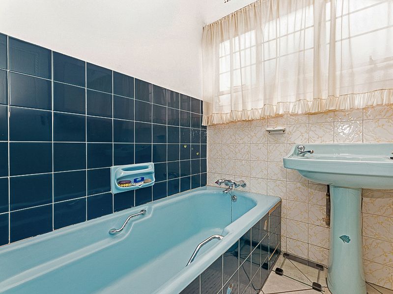 4 Bedroom House - Photo 4