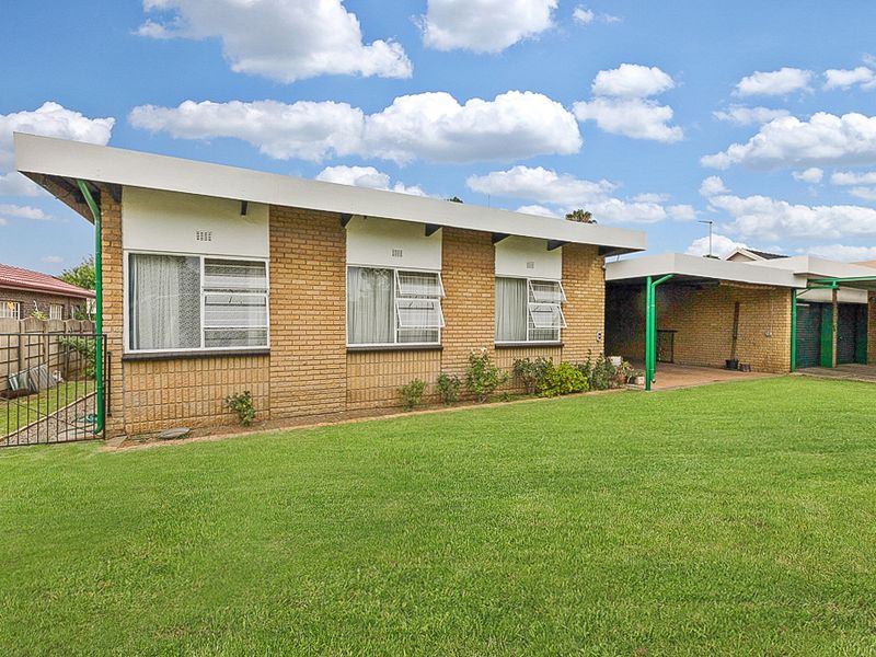 4 Bedroom House - Photo 7