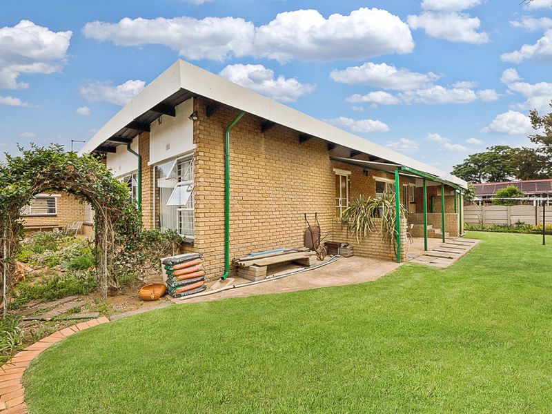 4 Bedroom House - Photo 8
