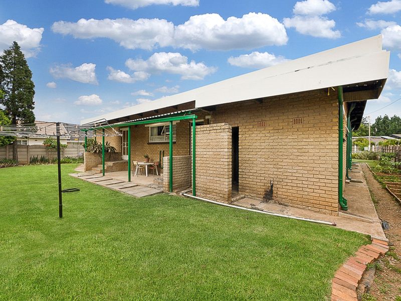 4 Bedroom House - Photo 6