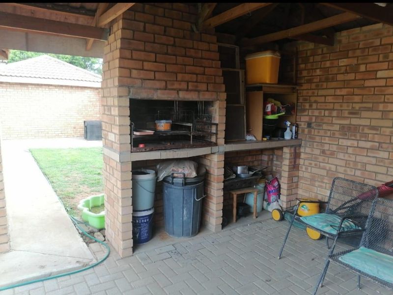 Lovely 2-Bedroom And 1-Bathroom Townhouse In Boshof - Photo 9