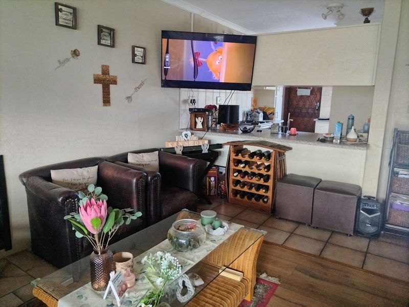 Secure 2-Bedroom House Nestled In The Safe And Serene Heatherlands Neighborhood - Photo 6