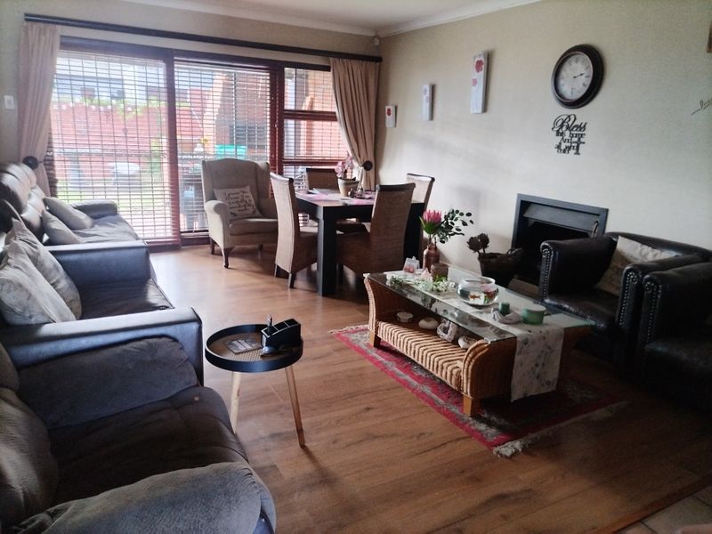 Secure 2-Bedroom House Nestled In The Safe And Serene Heatherlands Neighborhood - Photo 4