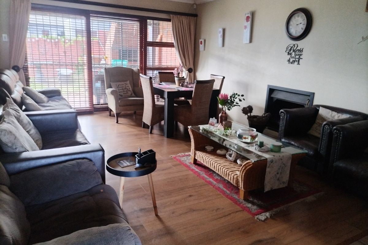 Secure 2-Bedroom House Nestled In The Safe And Serene Heatherlands Neighborhood - Photo 4