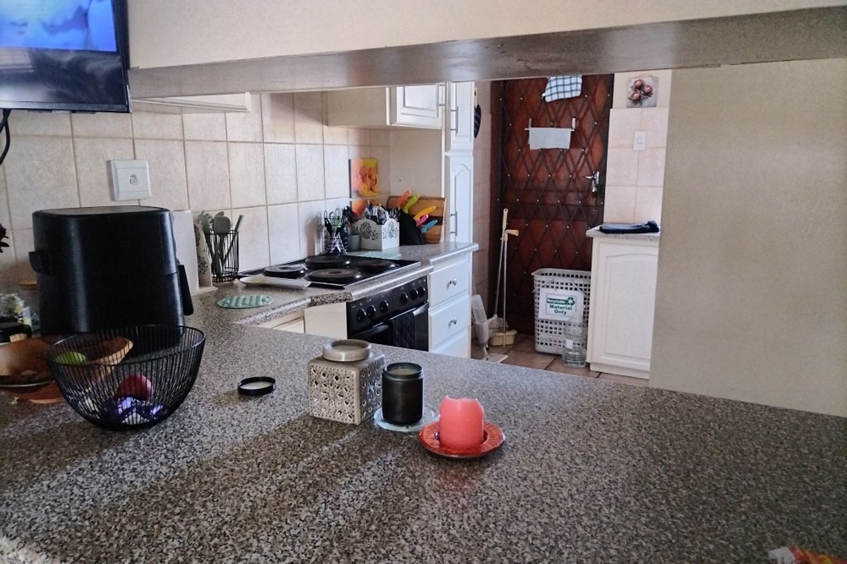 Secure 2-Bedroom House Nestled In The Safe And Serene Heatherlands Neighborhood - Photo 3