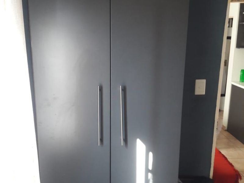 Secure 3-bedroom And 2-bathroom (main Bedroom En-suite) In Kwahlomuka House In Protea Glen - Photo 7