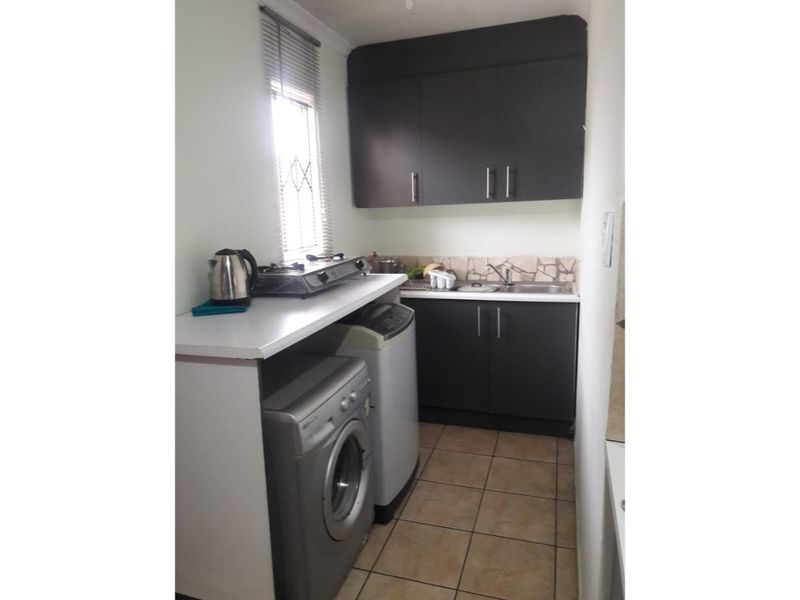Secure 3-bedroom And 2-bathroom (main Bedroom En-suite) In Kwahlomuka House In Protea Glen - Photo 6