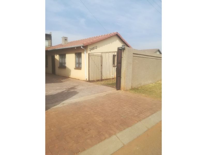 Secure 3-bedroom And 2-bathroom (main Bedroom En-suite) In Kwahlomuka House In Protea Glen - Photo 2