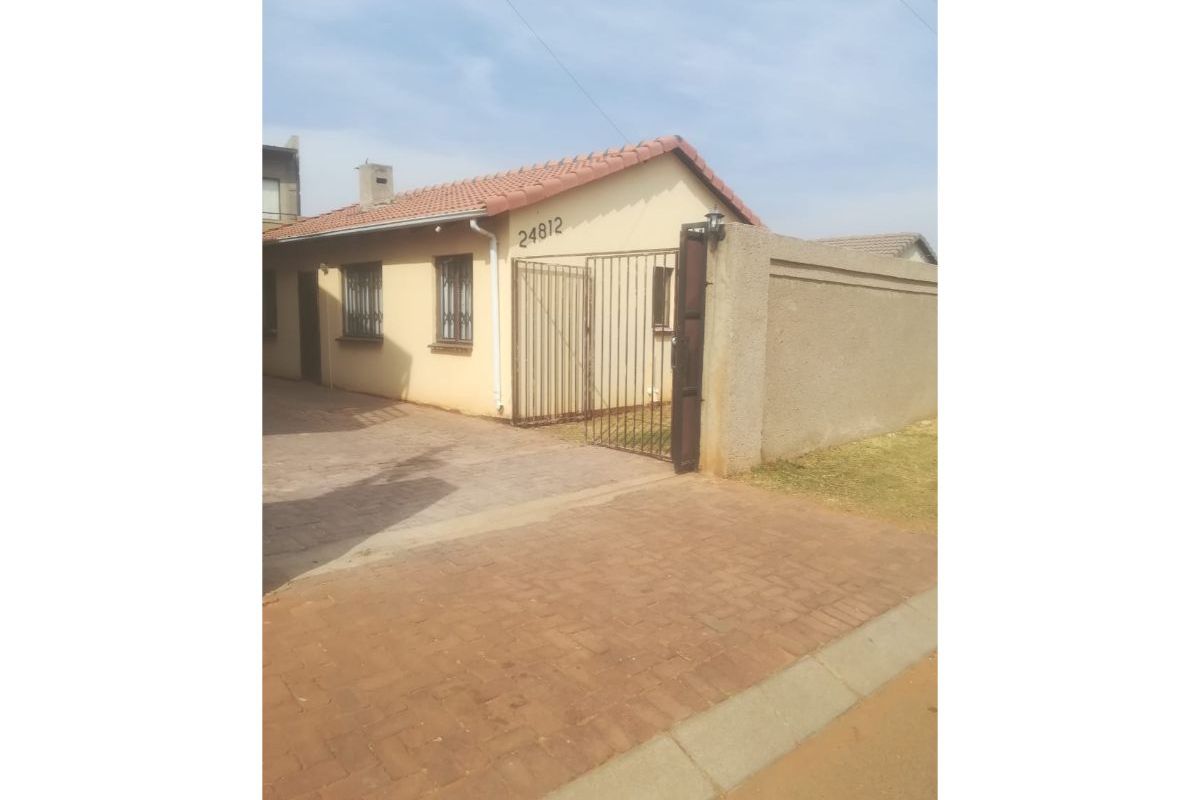 Secure 3-bedroom And 2-bathroom (main Bedroom En-suite) In Kwahlomuka House In Protea Glen - Photo 2