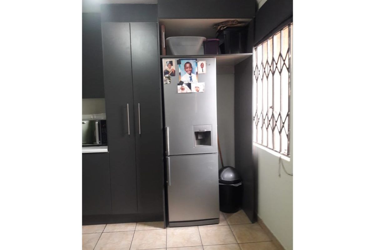 Secure 3-bedroom And 2-bathroom (main Bedroom En-suite) In Kwahlomuka House In Protea Glen - Photo 5