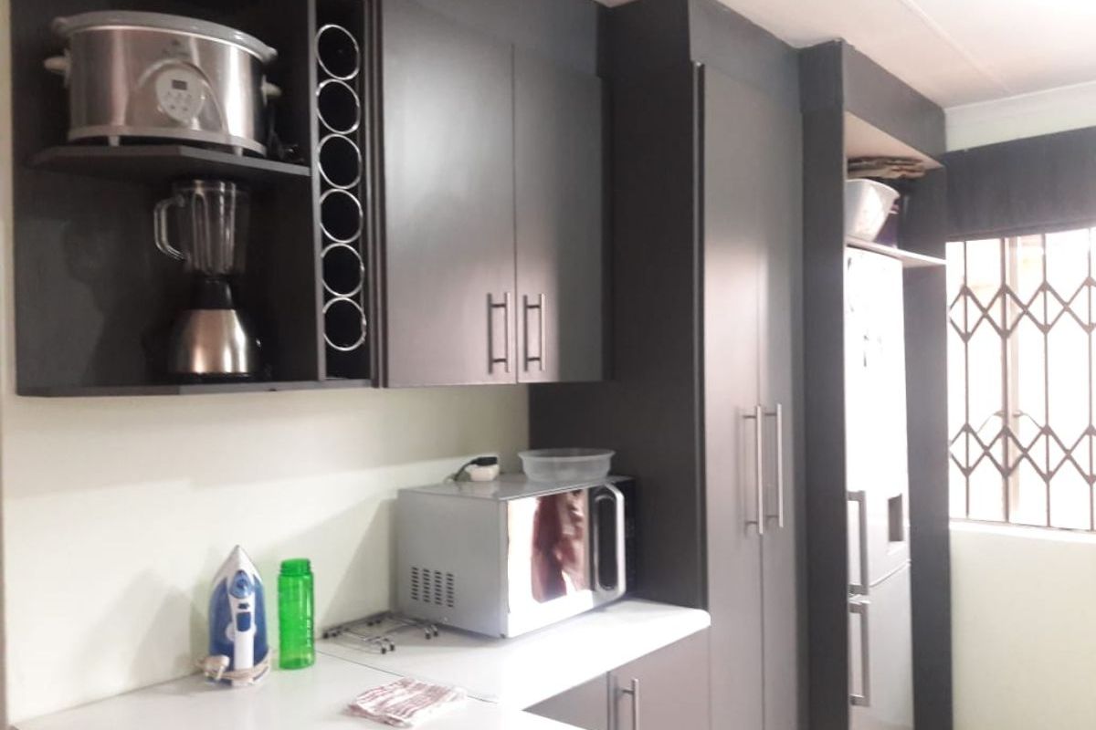 Secure 3-bedroom And 2-bathroom (main Bedroom En-suite) In Kwahlomuka House In Protea Glen - Photo 4