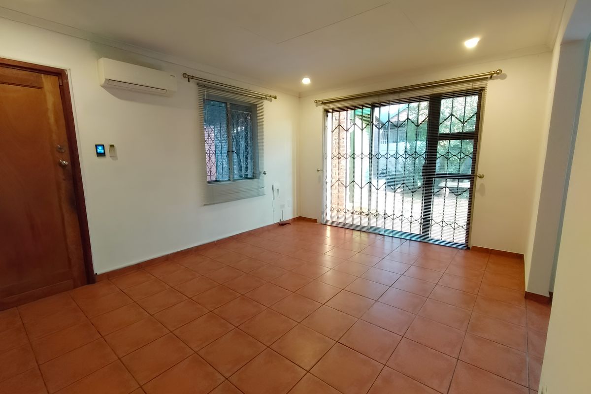 2-bedroom And 2-bathroom House With 1-bedroom And 1-bathroom Bachelors Flat In Pomona, Kempton Park - Photo 3