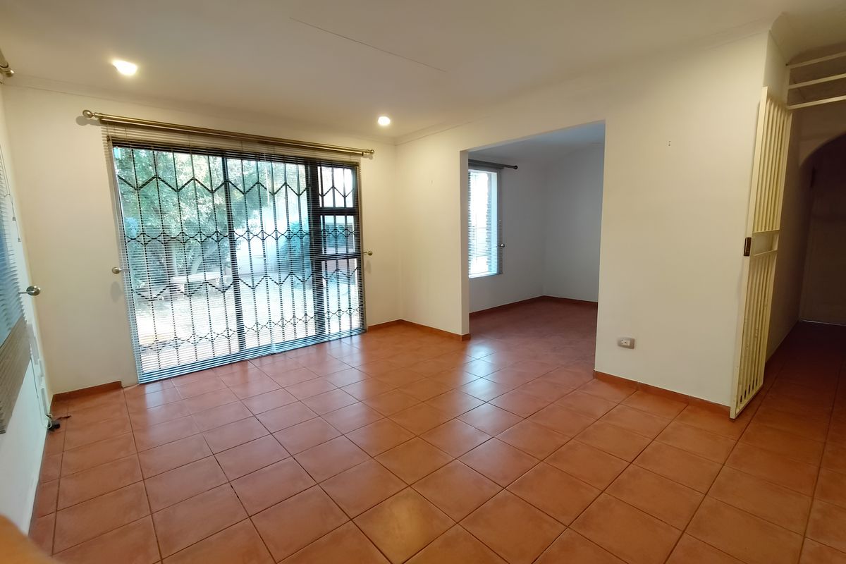 2-bedroom And 2-bathroom House With 1-bedroom And 1-bathroom Bachelors Flat In Pomona, Kempton Park - Photo 2