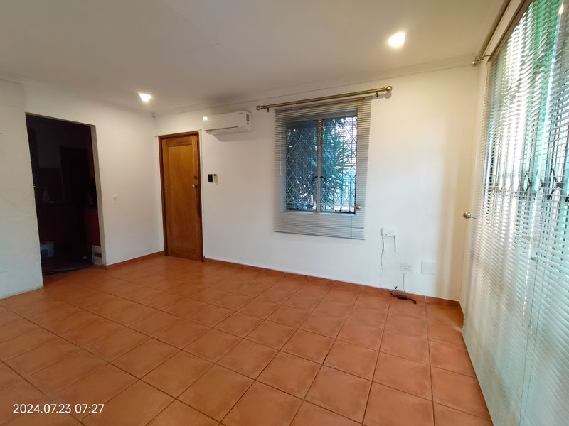 2-bedroom And 2-bathroom House With 1-bedroom And 1-bathroom Bachelors Flat In Pomona, Kempton Park - Photo 4