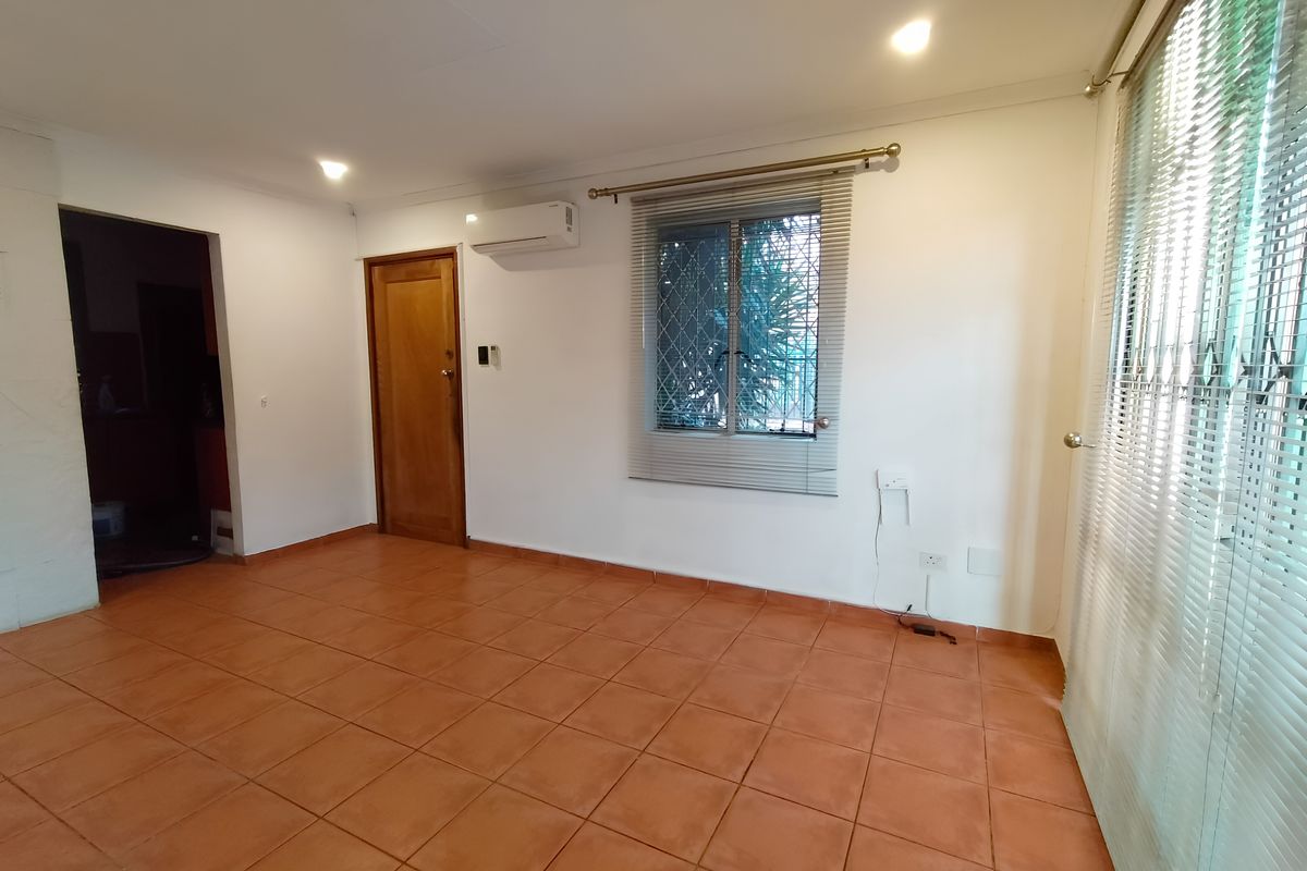 2-bedroom And 2-bathroom House With 1-bedroom And 1-bathroom Bachelors Flat In Pomona, Kempton Park - Photo 4
