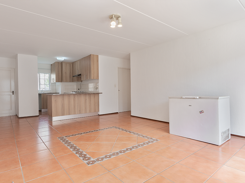 Secure 2-Bedroom And 1-Bathroom Apartment In Unit 69 Heronshaw - Photo 10