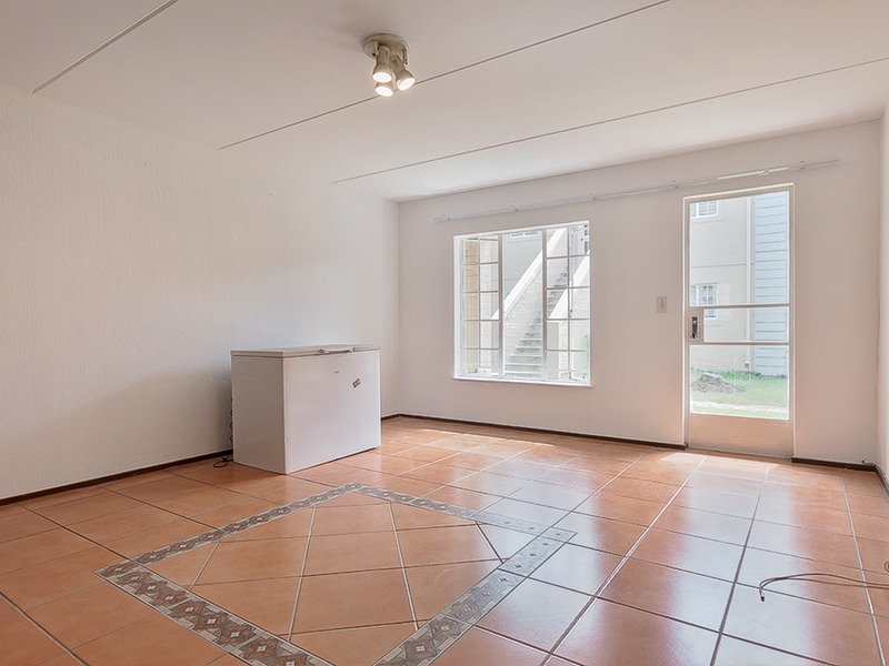 Secure 2-Bedroom And 1-Bathroom Apartment In Unit 69 Heronshaw - Photo 7