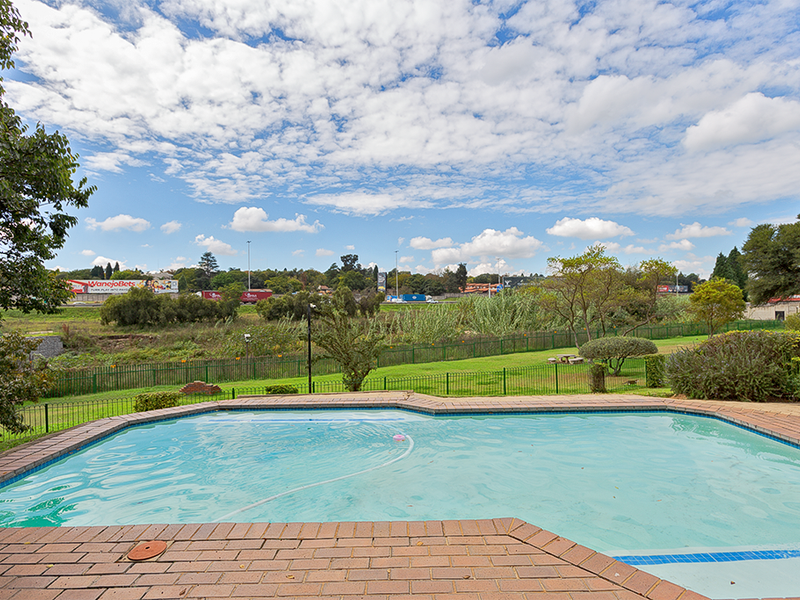 Secure 2-Bedroom And 1-Bathroom Apartment In Unit 69 Heronshaw - Photo 1