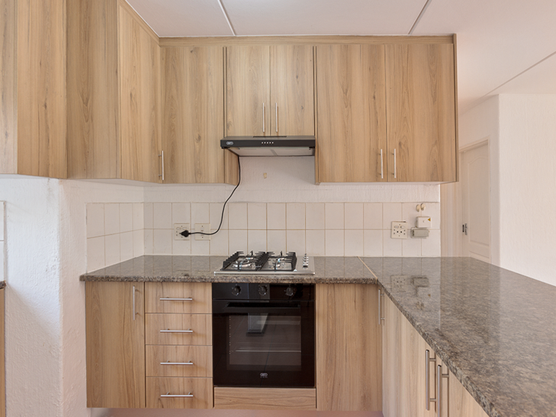 Secure 2-Bedroom And 1-Bathroom Apartment In Unit 69 Heronshaw - Photo 2