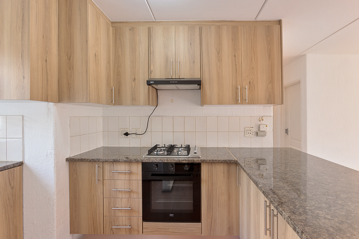 Secure 2-Bedroom And 1-Bathroom Apartment In Unit 69 Heronshaw - Photo 2