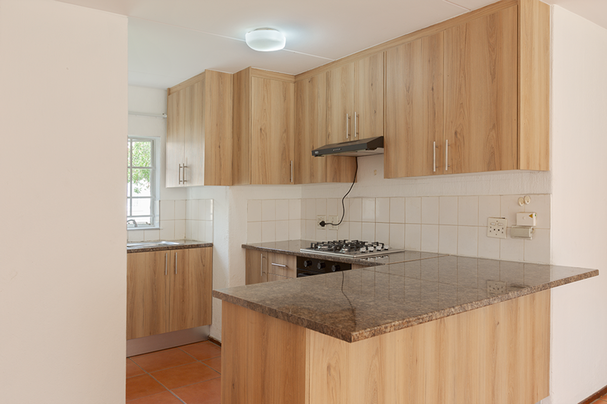 Secure 2-Bedroom And 1-Bathroom Apartment In Unit 69 Heronshaw - Photo 4