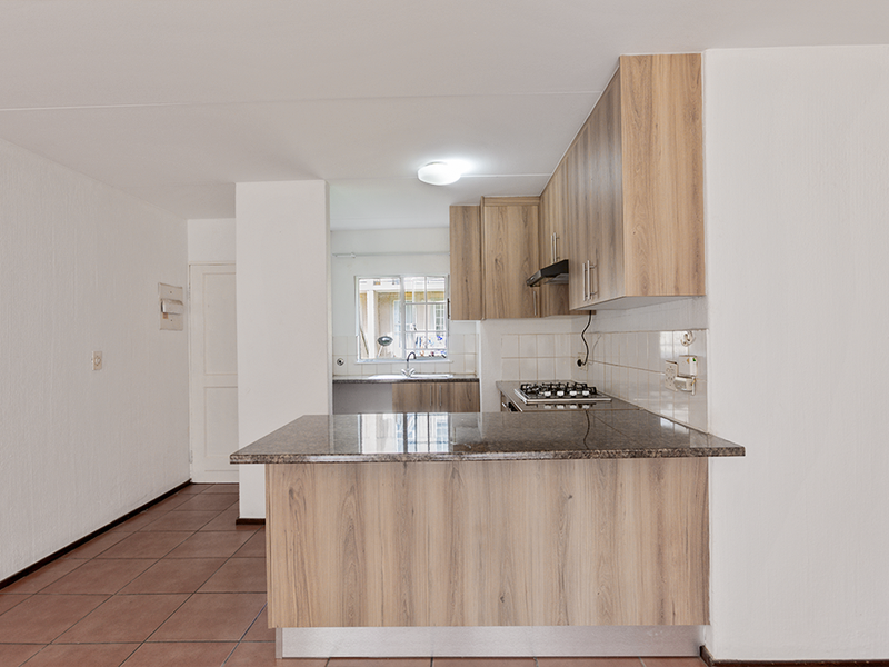 Secure 2-Bedroom And 1-Bathroom Apartment In Unit 69 Heronshaw - Photo 5