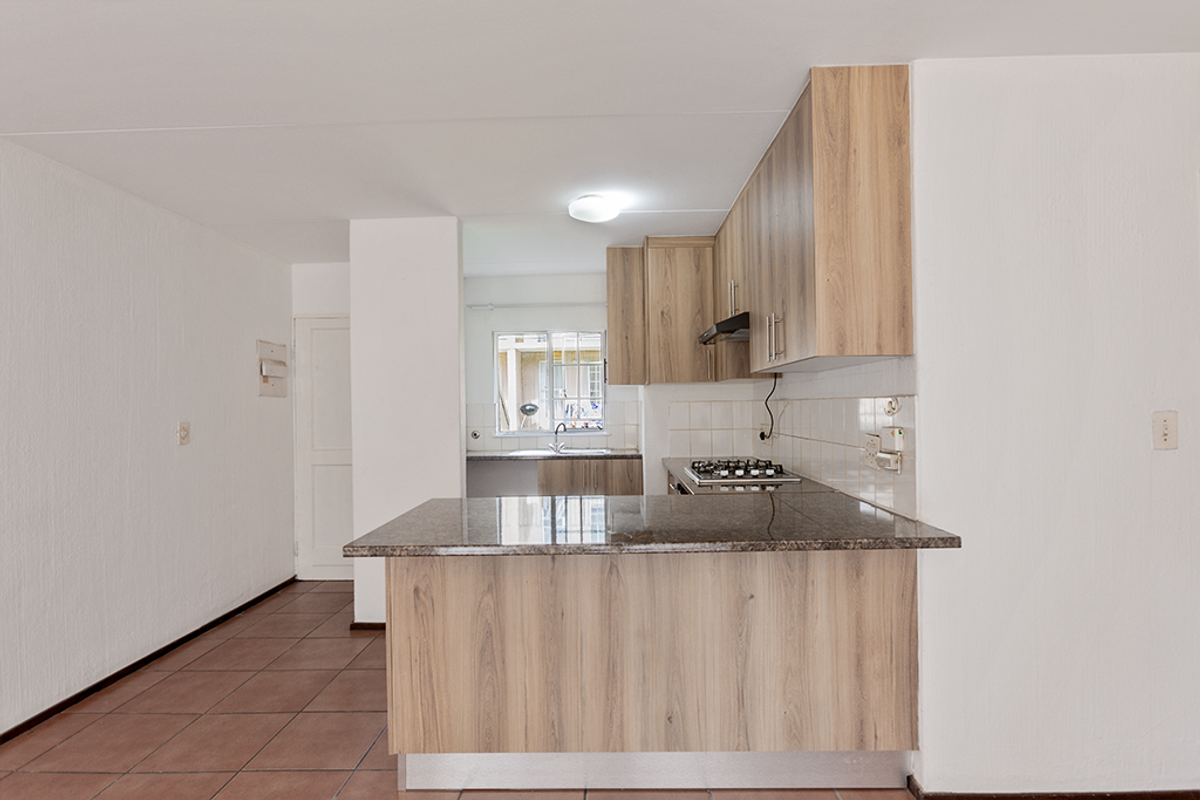 Secure 2-Bedroom And 1-Bathroom Apartment In Unit 69 Heronshaw - Photo 5