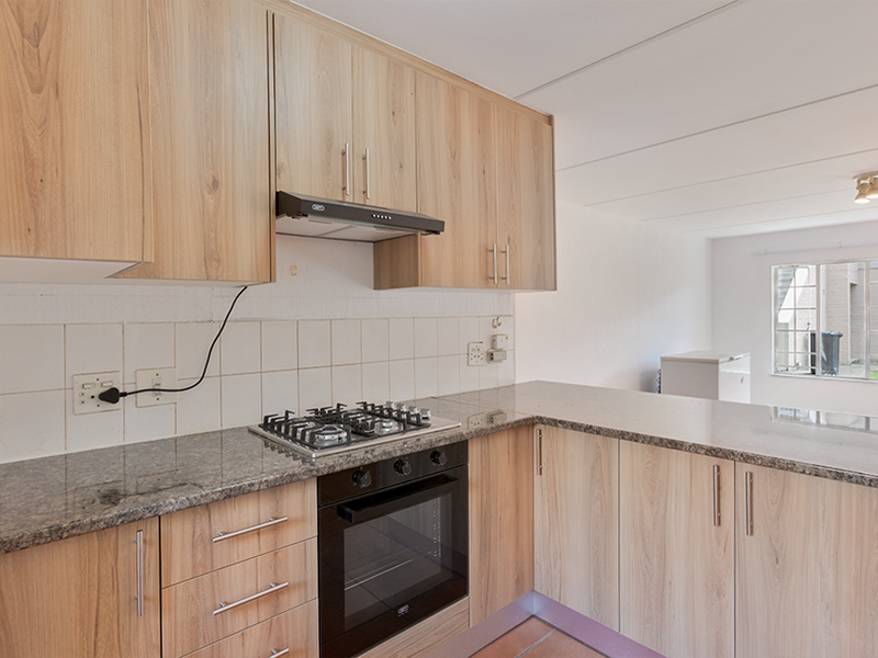 Secure 2-Bedroom And 1-Bathroom Apartment In Unit 69 Heronshaw - Photo 3