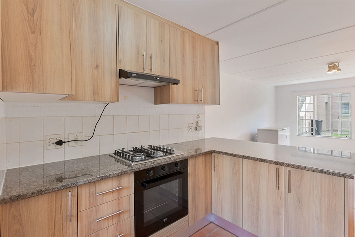 Secure 2-Bedroom And 1-Bathroom Apartment In Unit 69 Heronshaw - Photo 3