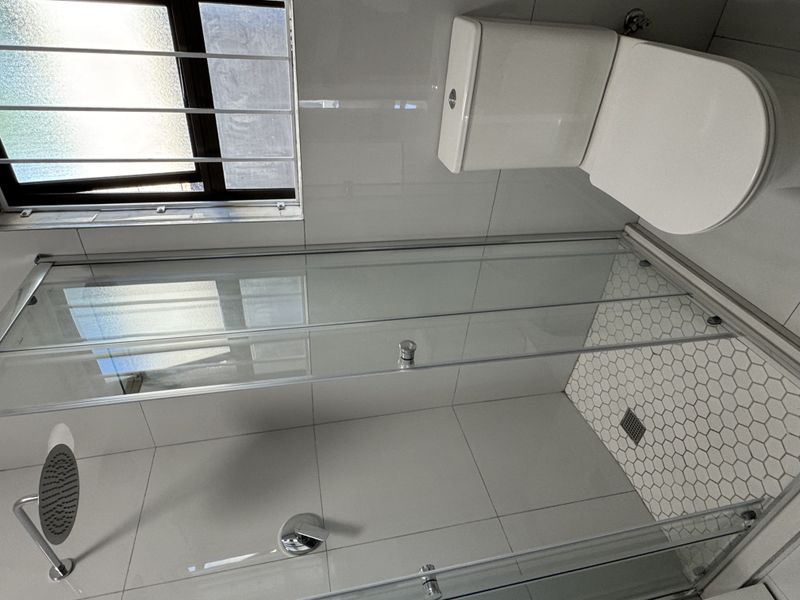 Newly Renovated 2 Bedroom House In Walking Distance To The Beach - Photo 7