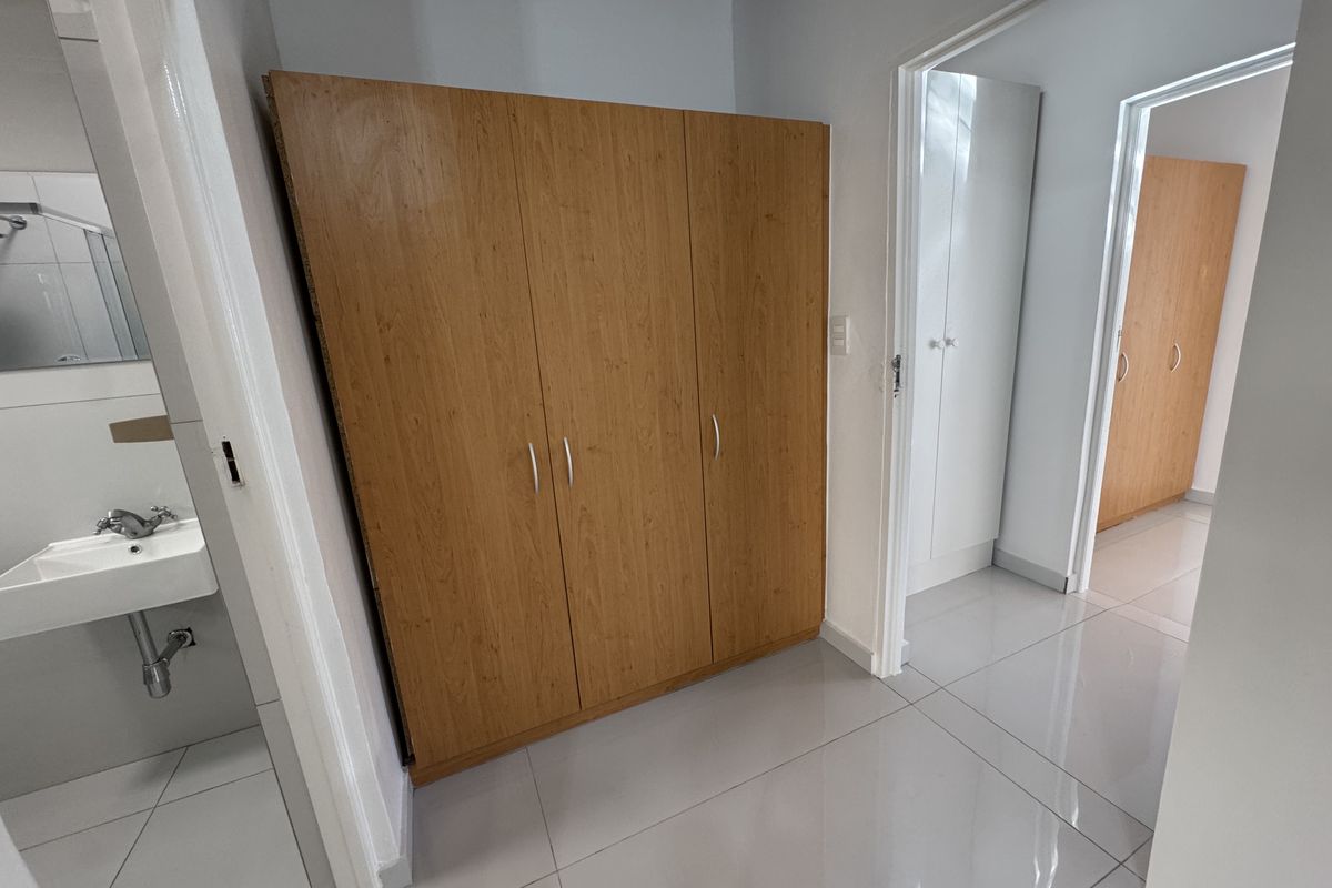 Newly Renovated 2 Bedroom House In Walking Distance To The Beach - Photo 5