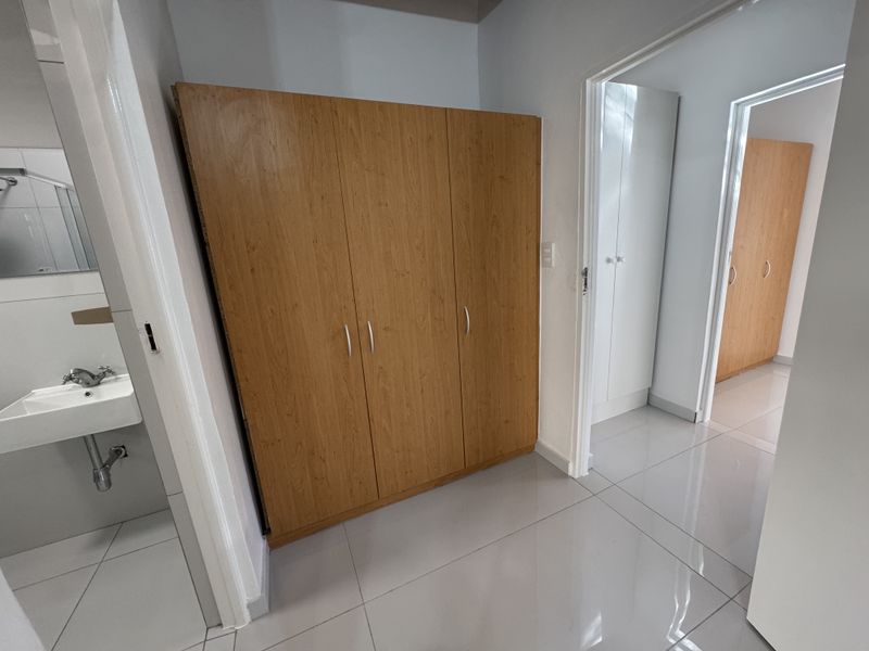 Newly Renovated 2 Bedroom House In Walking Distance To The Beach - Photo 5