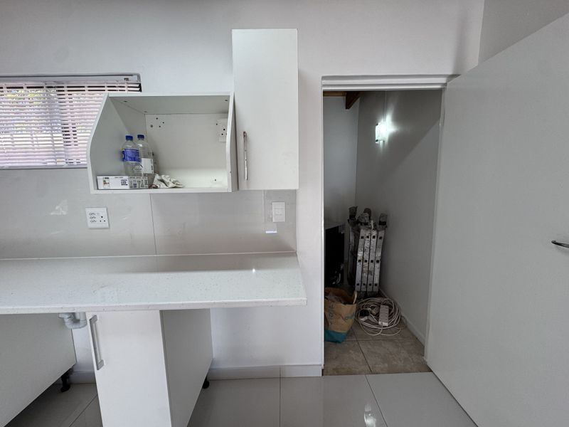 Newly Renovated 2 Bedroom House In Walking Distance To The Beach - Photo 4