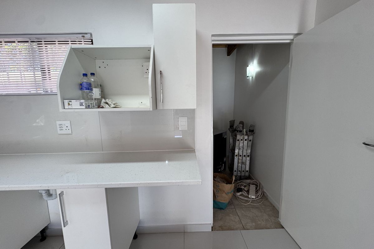 Newly Renovated 2 Bedroom House In Walking Distance To The Beach - Photo 4