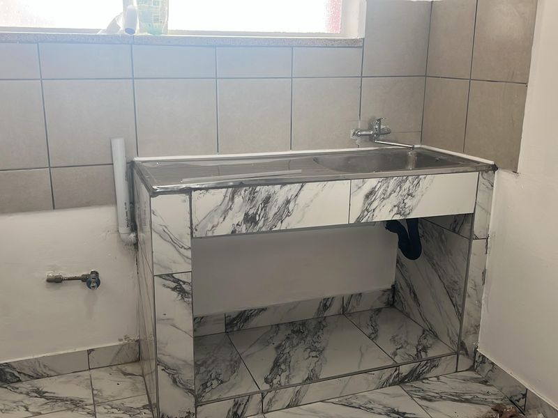 Secure 2-Bedroom And 1-Bathroom Apartment In Rietfontein Road, Primrose - Photo 5