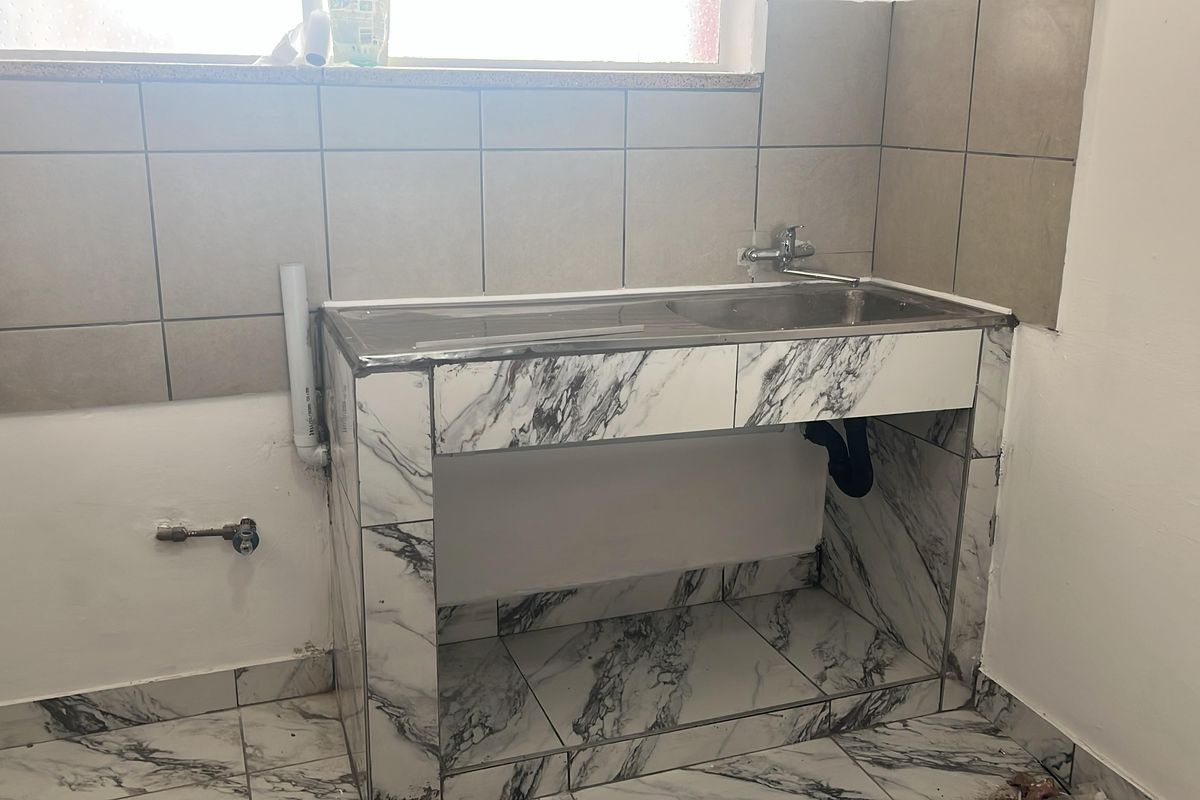 Secure 2-Bedroom And 1-Bathroom Apartment In Rietfontein Road, Primrose - Photo 5